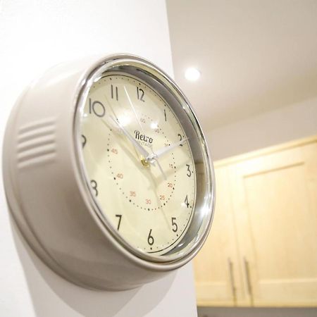 Serviced Apartment In Liverpool City Centre - Free Parking - Balcony - By Happy Days Exterior foto