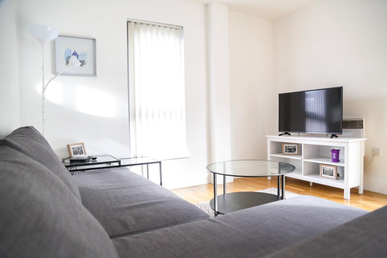 Serviced Apartment In Liverpool City Centre - Free Parking - Balcony - By Happy Days Exterior foto